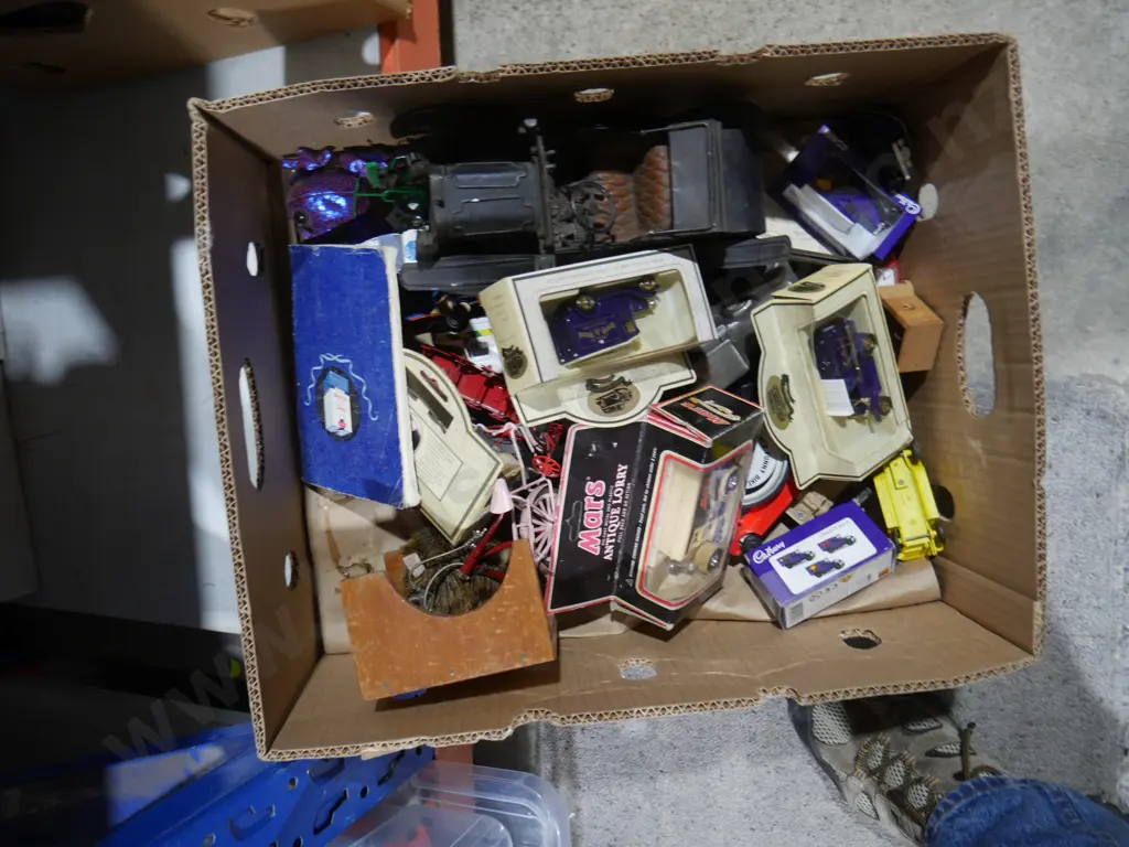 Box of model cars Image 1++