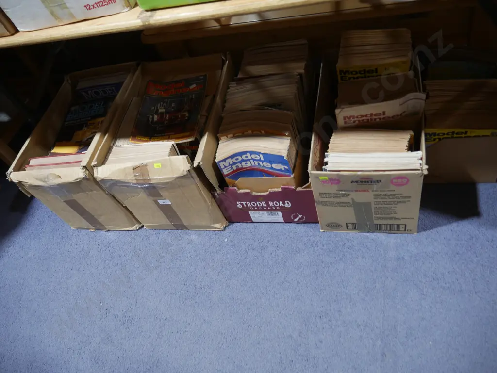 5 boxes of model engineer magazines Image 1++