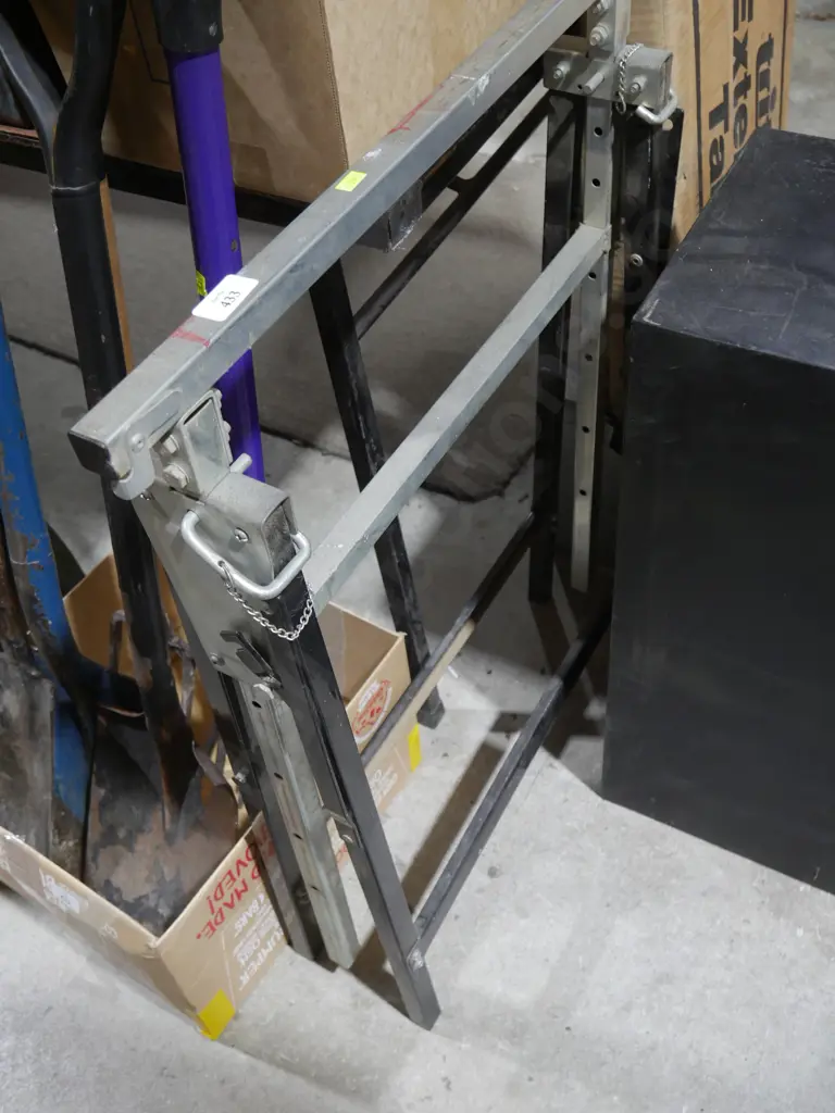 Adjustable stand Image 1++