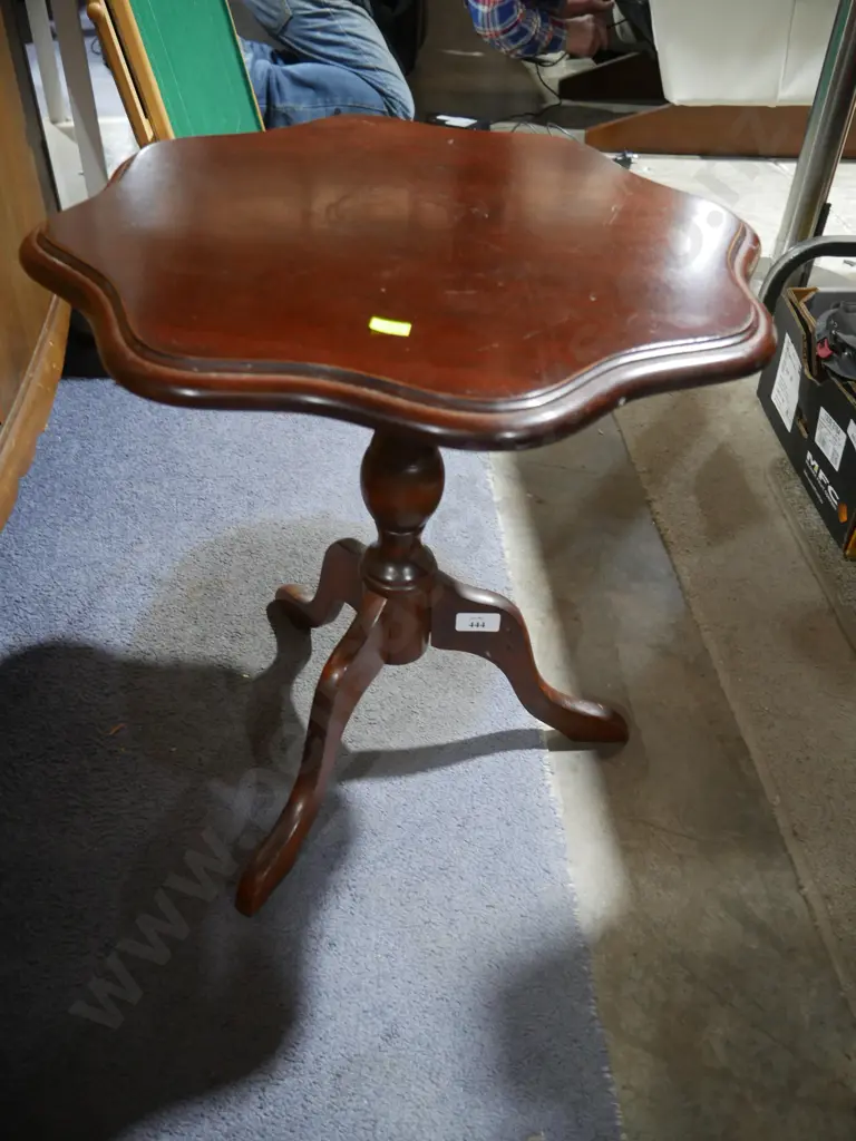 Wine table Image 1++