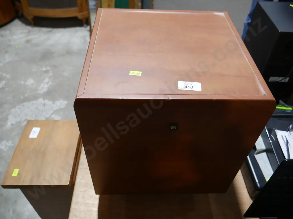 KEF sub Image 1++