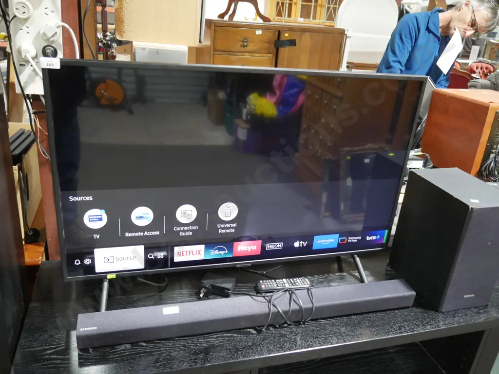 Samsung 43 inch smart TV Image 1++