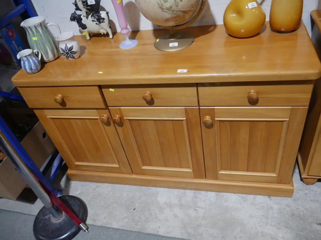 Sideboard Image 1++