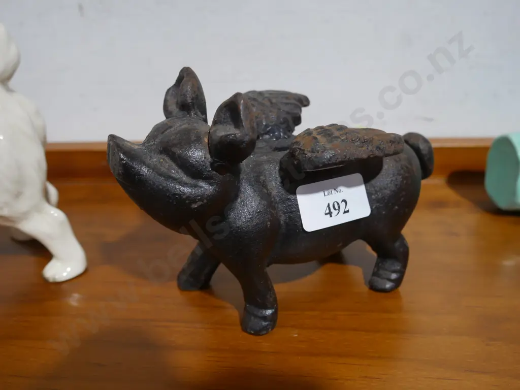 Cast iron pig money box Image 1++