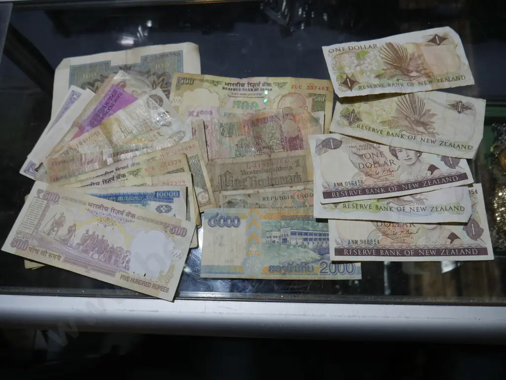 Assorted bank notes Image 1++