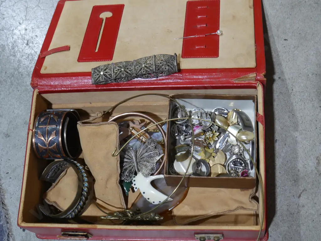 Assorted jewellery Image 1++