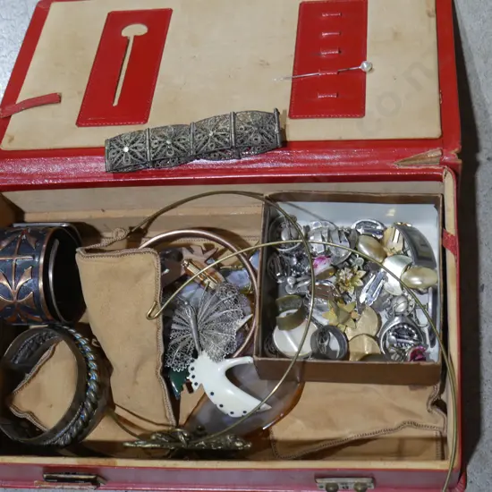 Assorted jewellery