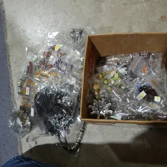 Assorted jewellery