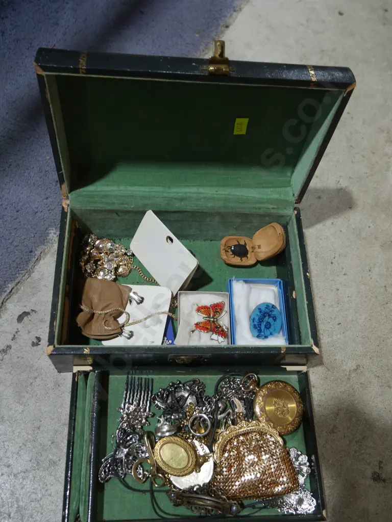 Assorted jewellery Image 1++