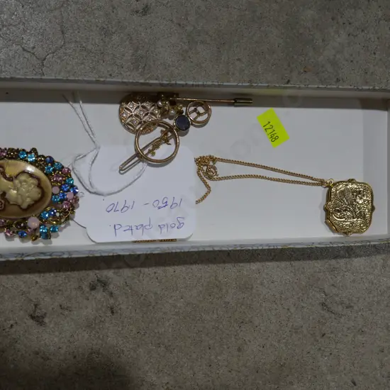 Assorted jewellery