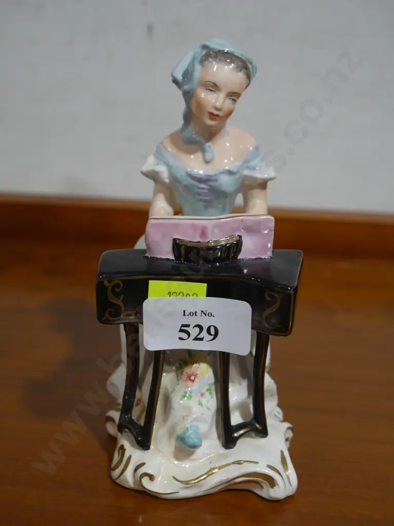 Wedgwood figurine Image 1++