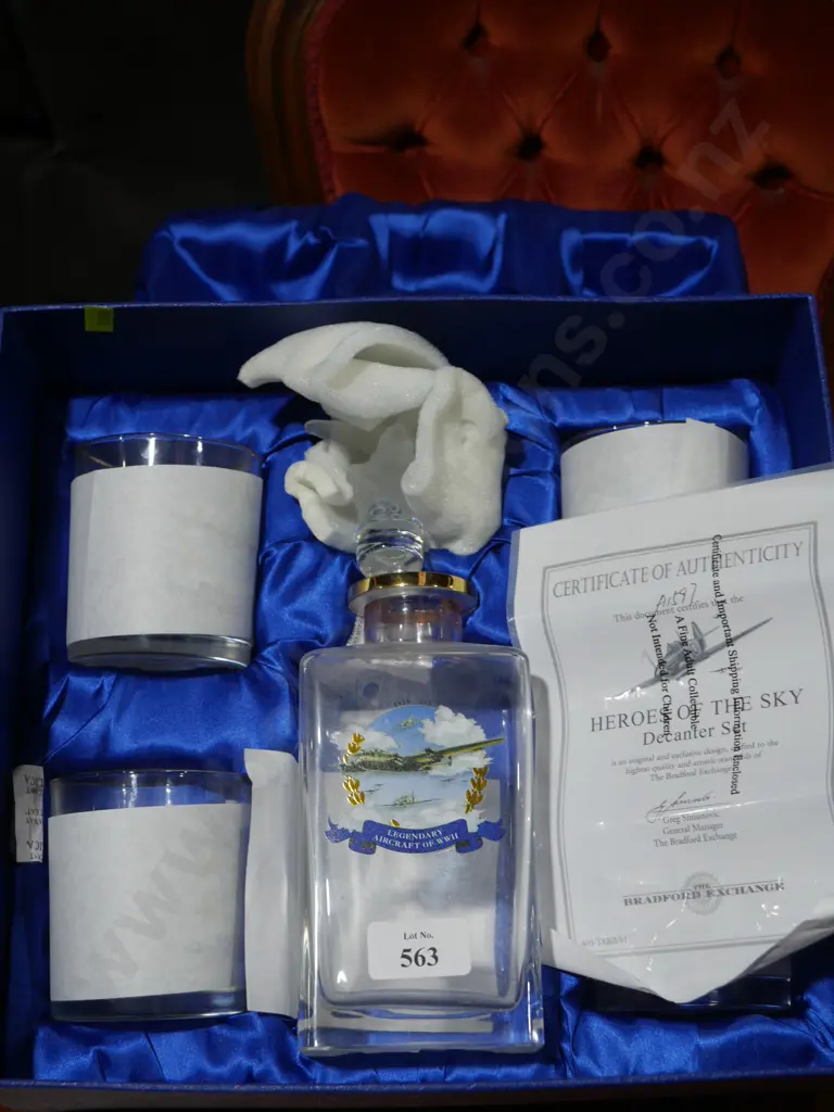 Heroes of the sky decanter set Image 1++