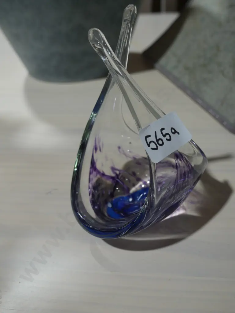 Hokitika glass vase Image 1++