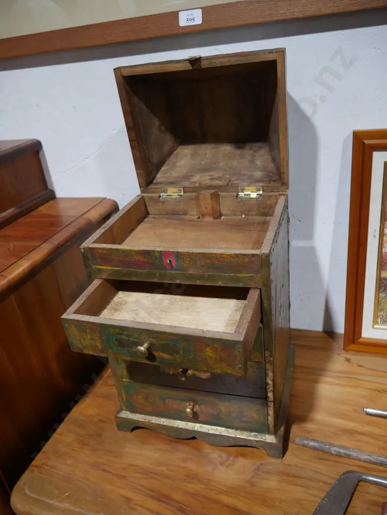 Oriental jewellery box Image 1++