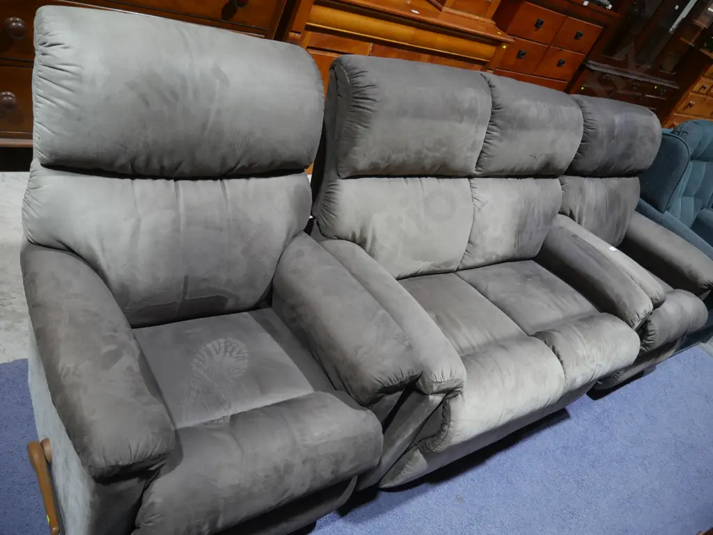 Three piece grey Lazboy lounge suite Image 1++