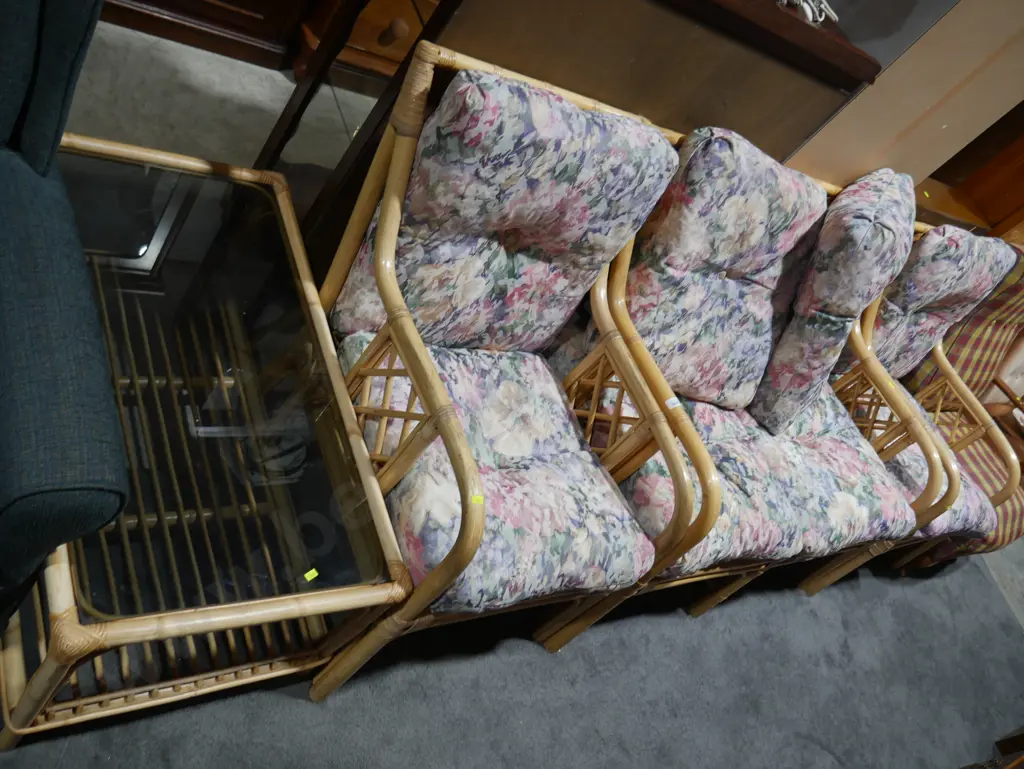 Four-piece cane lounge suite Image 1++