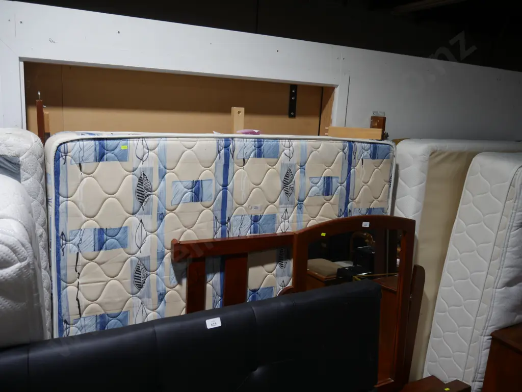 Queen slat bed Image 1++