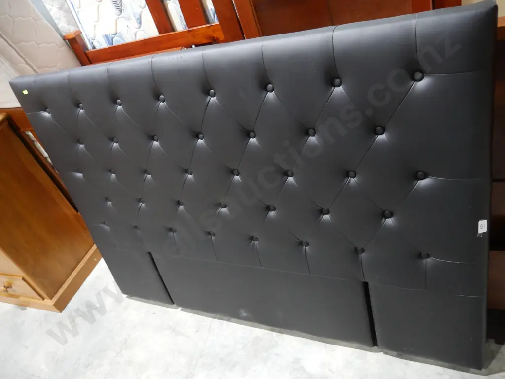 Black buttoned headboard Image 1++