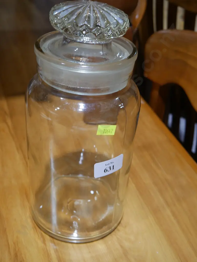 Lidded glass jar Image 1++