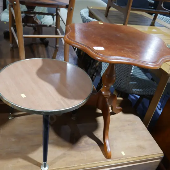 2 side tables