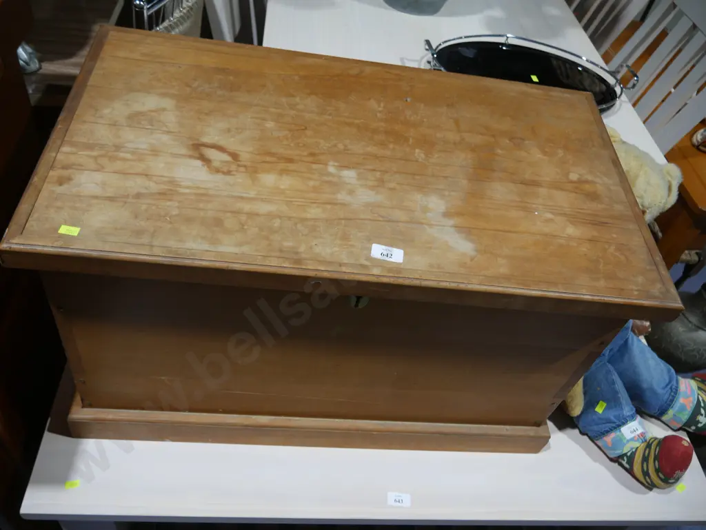 Wooden trunk Image 1++