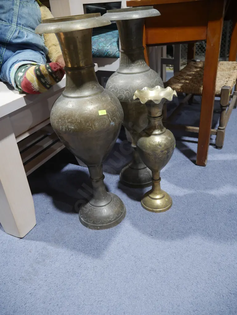 3 brass vases Image 1++