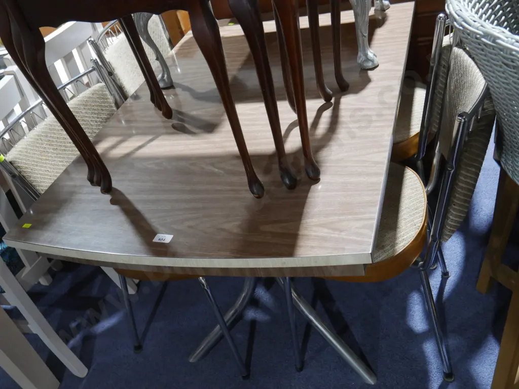Formica top dining table and four chairs Image 1++