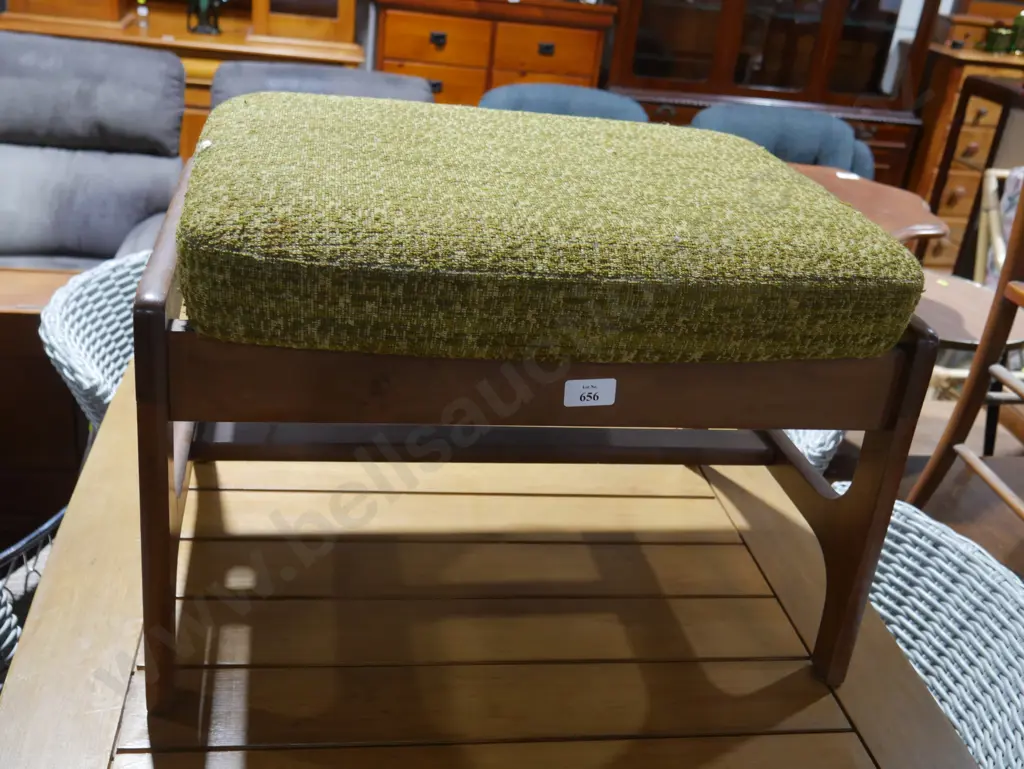 Stool Image 1++