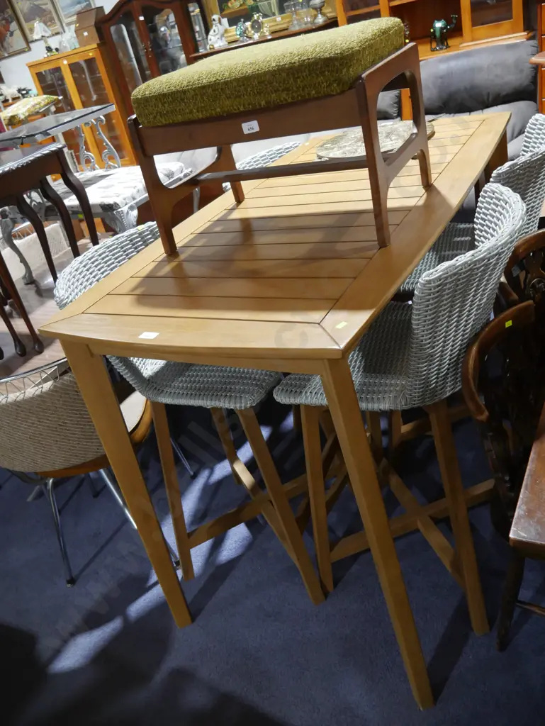 Tall table and four bar stools Image 1++