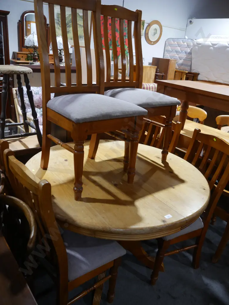 Dining table and six chairs Image 1++