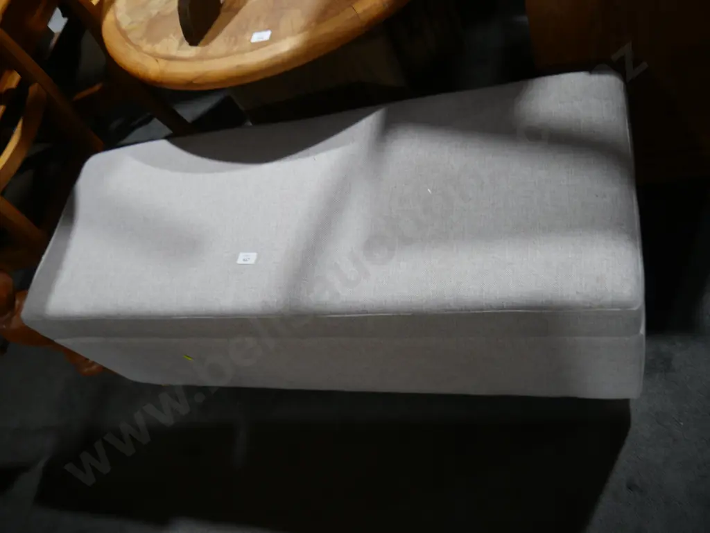 Storage ottoman Image 1++