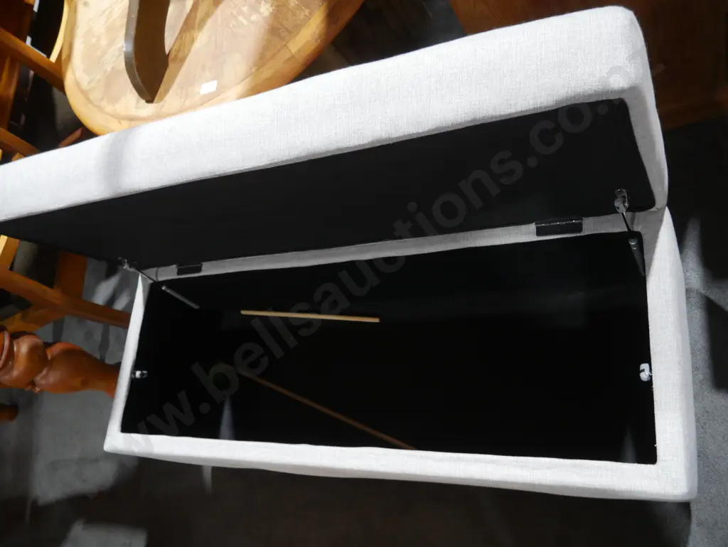 Storage ottoman Image 1++