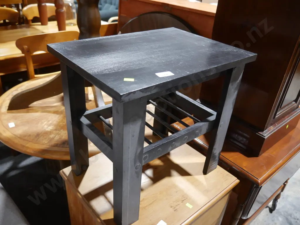 Black side table Image 1++