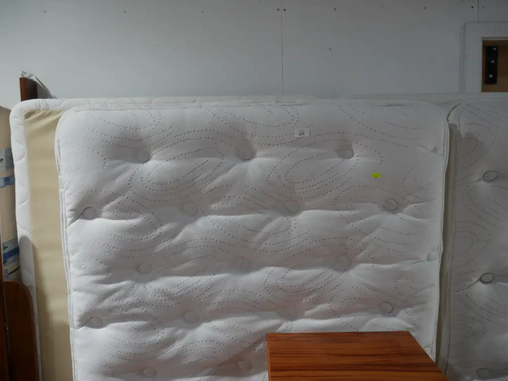 Single base mattress and headboard Image 1++