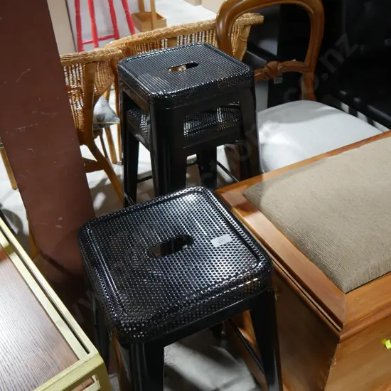 3 black bar stools