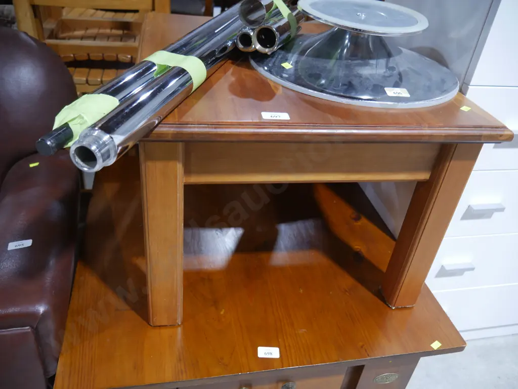 Side table Image 1++