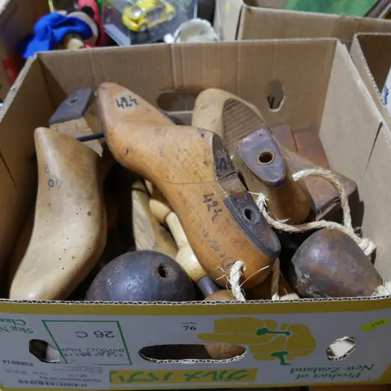Wooden shoe lasts