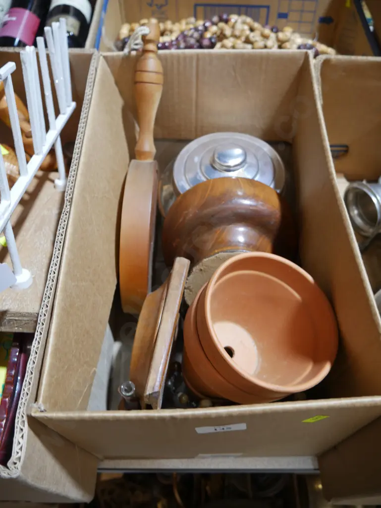 Terracotta pots, woodware Image 1++