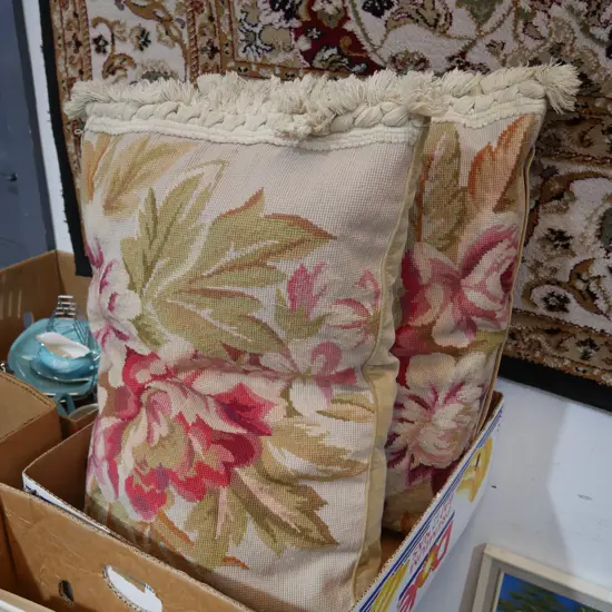 2 cushions
