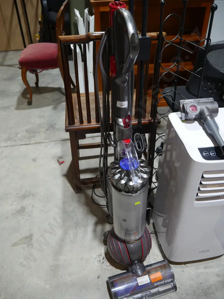 Dyson vacuum cleaner Image 1++