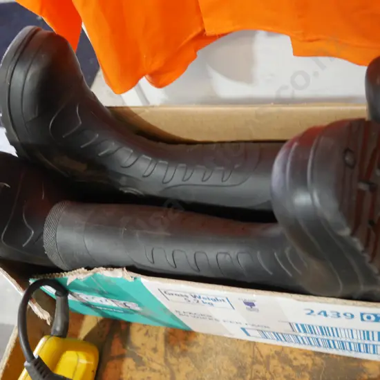 Two pair of gumboots size 7 and 8