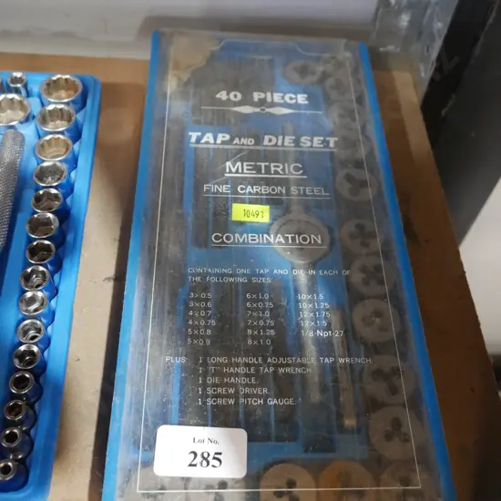 Tap and die set