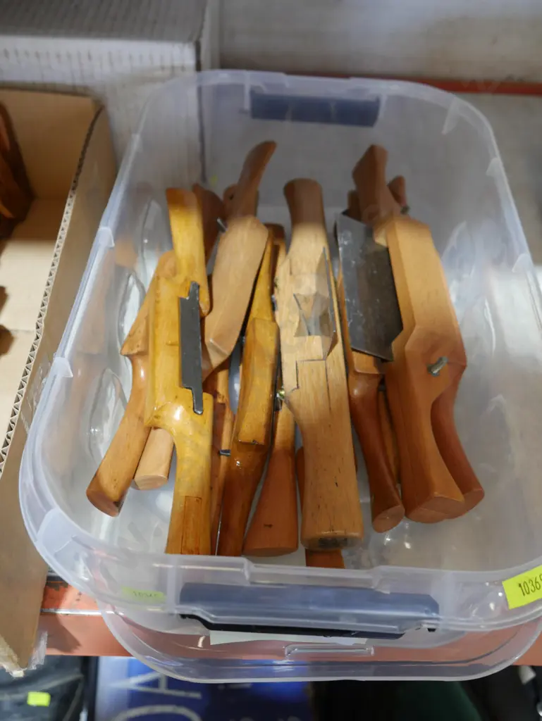Box of spokeshaves Image 1++