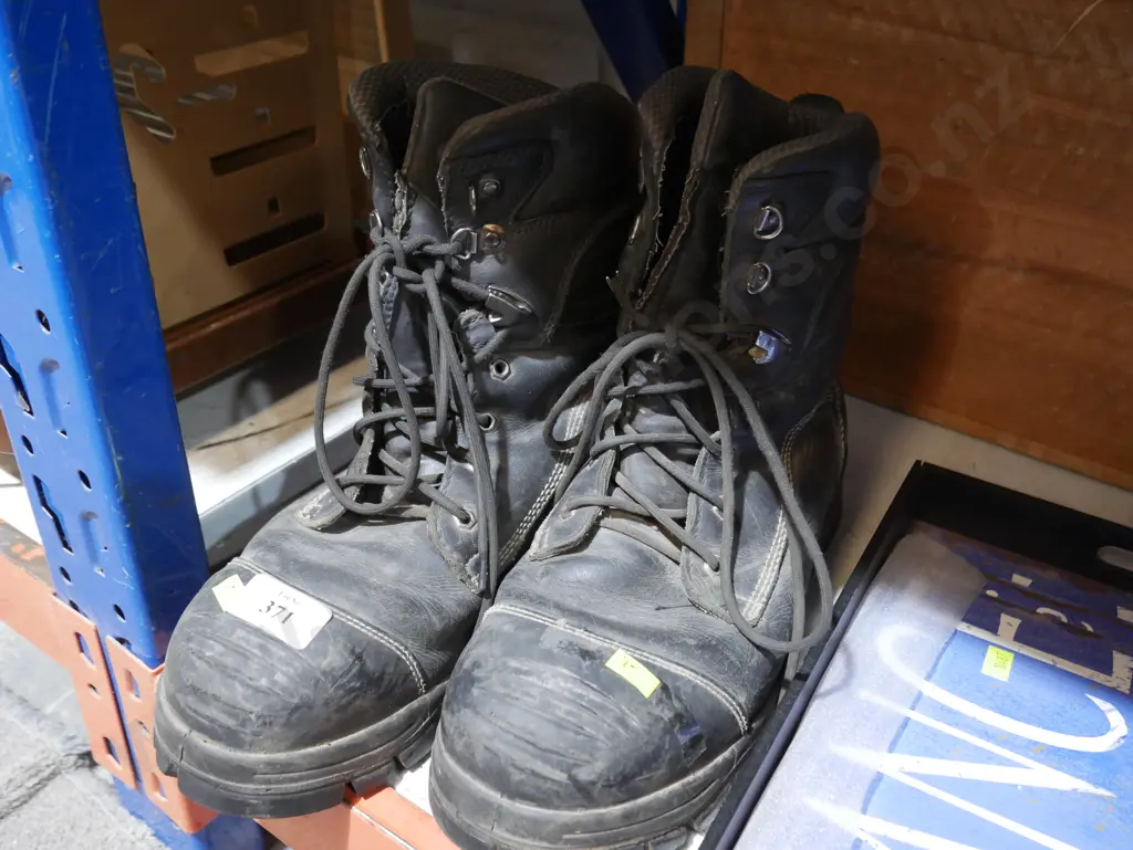 Boots Image 1++