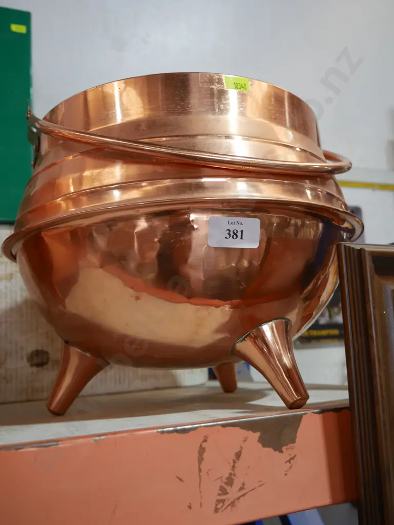 Vintage copper cauldron Image 1++