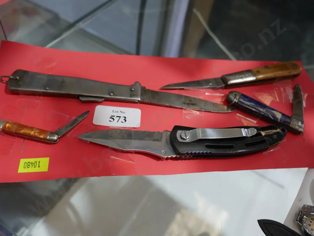 Assorted folding knives Image 1++