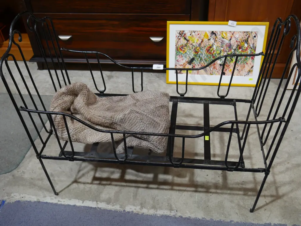 Metal cot Image 1++
