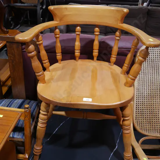 Captain's chair