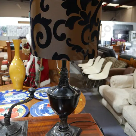 Table lamp