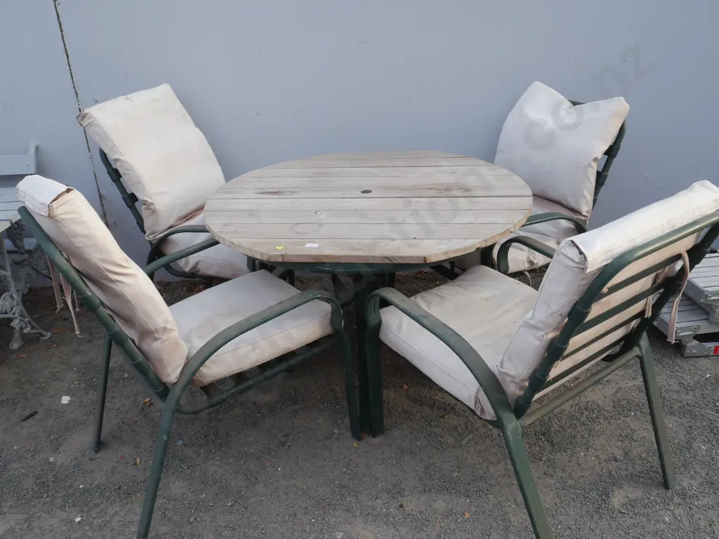 Outdoor table and four chairs Image 1++